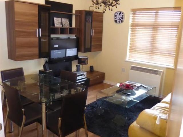 Apartment for rent in Knowle Green, Lower Halliford
