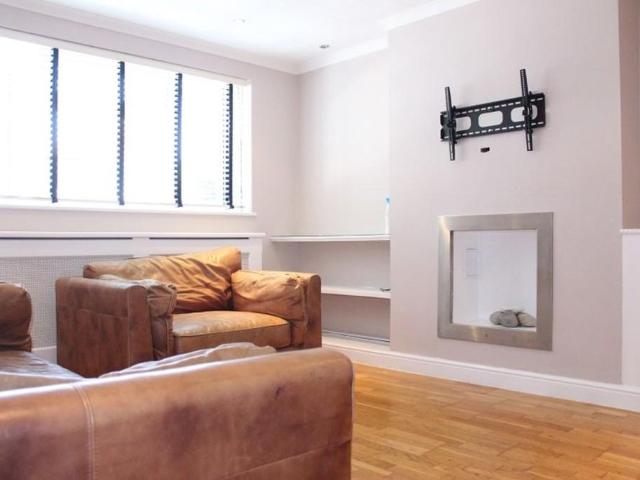 Apartment for rent in Harrow Weald, Greater London