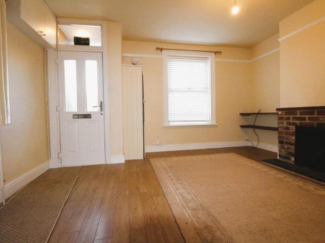 Apartment for rent in Perryfields, West Sussex