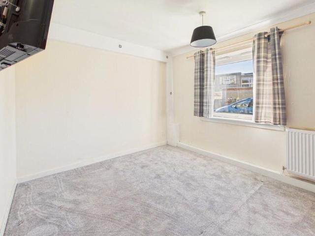 Apartment for rent in Victory Gardens, Renfrew