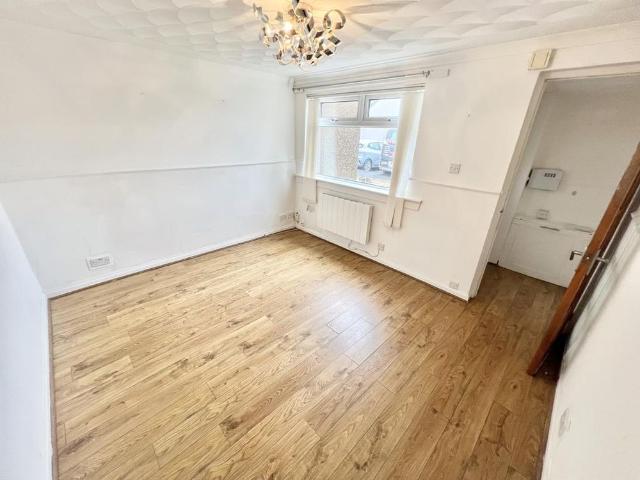 Apartment for rent in Newarthill, Scotland