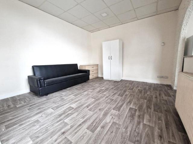 Apartment for rent in Gants Hill, Greater London