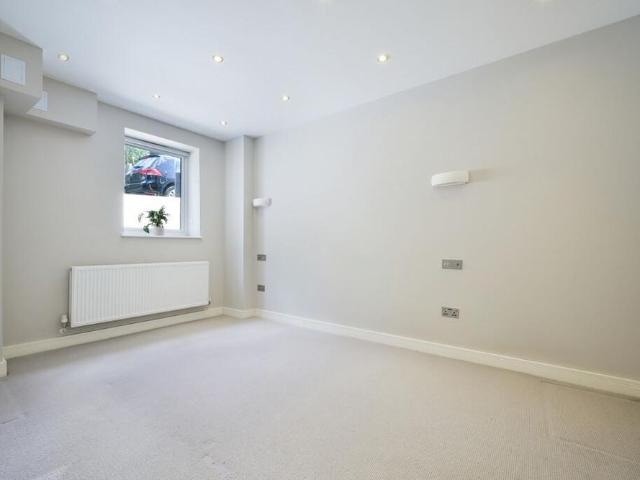 Apartment for rent in Oxted, Hillview
