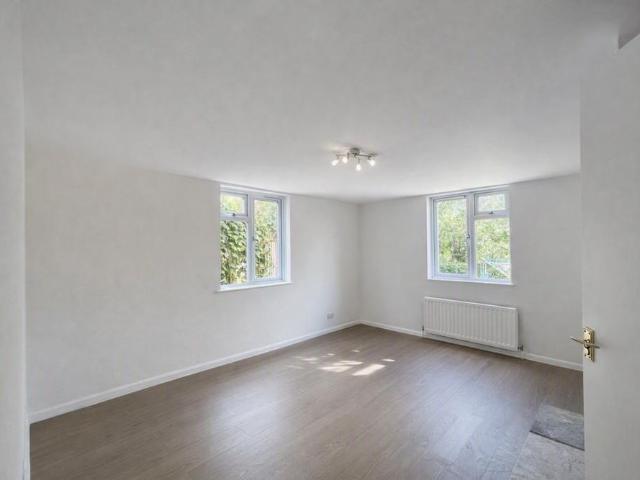 Apartment for rent in Oxted, Hillview