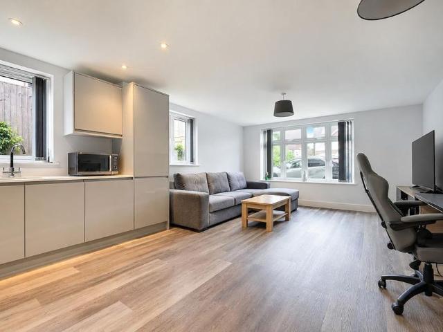Apartment for rent in Hillview, Surrey