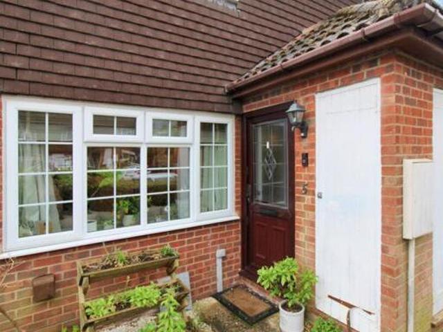 House for rent in Heol-las, Surrey