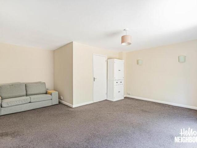 Maisonette for rent in Cat Hill
