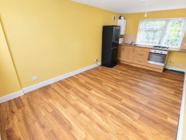 Maisonette for sale in Bedford, England
