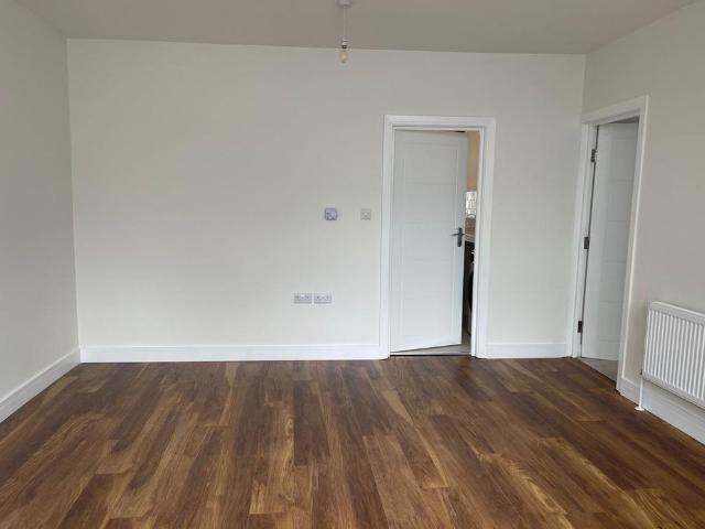 House for rent in Heol-las, Surrey