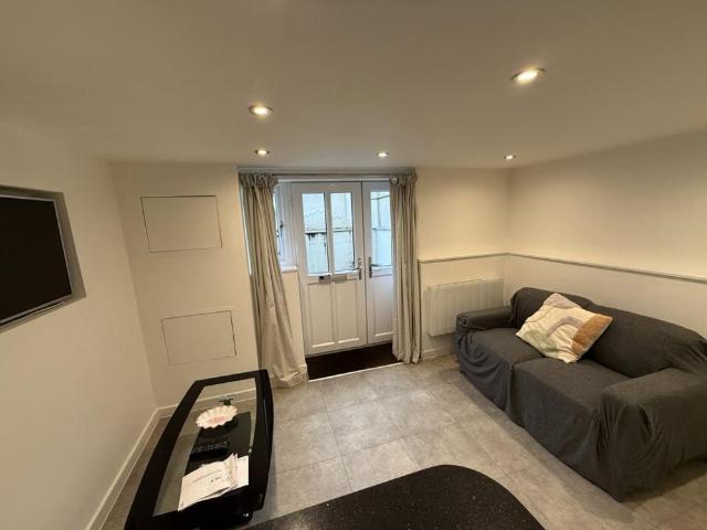 House for rent in Row Town, Surrey