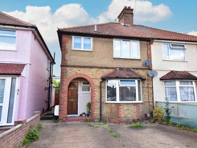Maisonette for sale in North Watford, Hertfordshire