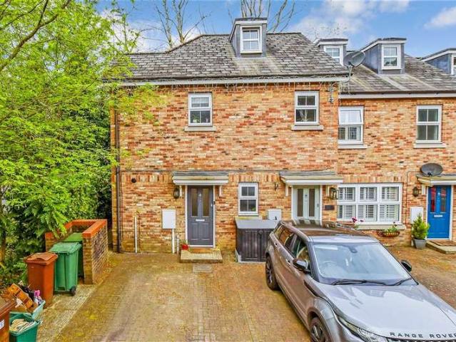 Maisonette for sale in Sandown Park, Kent