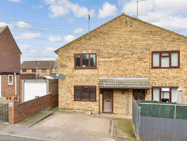 Maisonette for sale in West Street