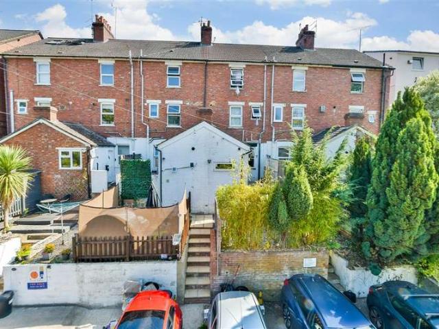 Maisonette for sale in Hillview, Surrey
