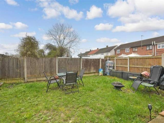 Maisonette for sale in Vange, Essex