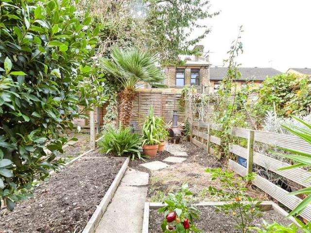 Maisonette for sale in London Borough of Waltham Forest, Greater London