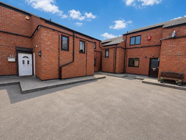 Flat for sale in Lewsey Farm, Luton