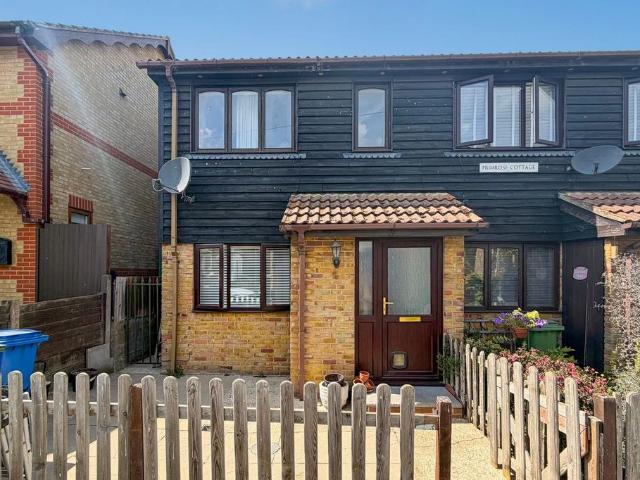 Flat for sale in Oad Street, Kent