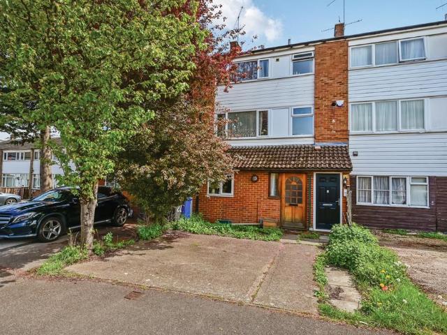 Flat for sale in Blackwater and Hawley, Hart