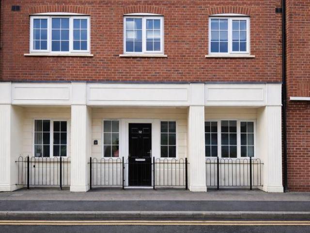 Flat for sale in Spring Park, Luton