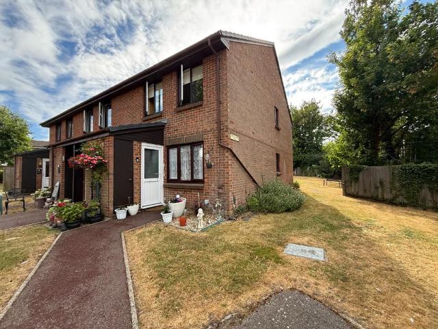 Flat for sale in Dunstable, Bedfordshire