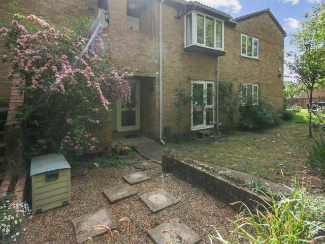 Flat for sale in Perryfields, West Sussex