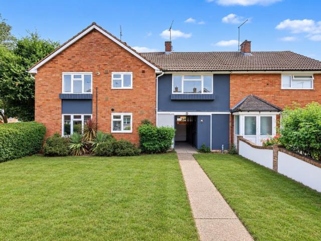 Flat for sale in Lee Chapel, Essex