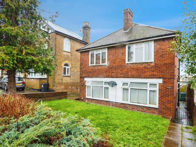 Flat for sale in Watford Heath, North Watford