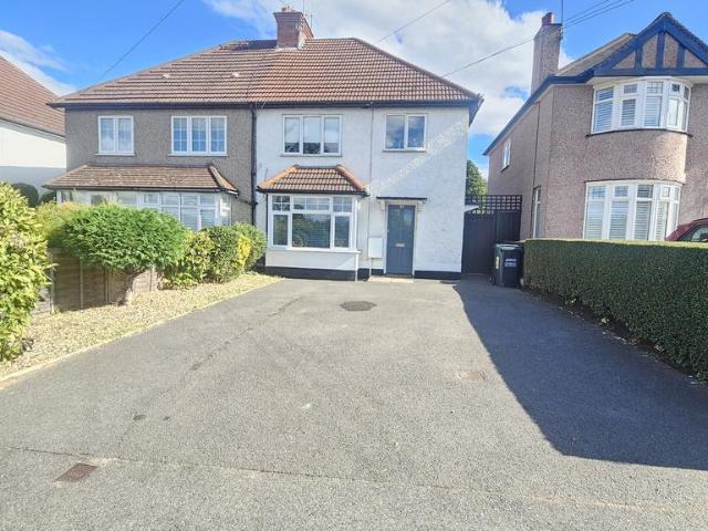 Flat for sale in Carpenders Park, Three Rivers