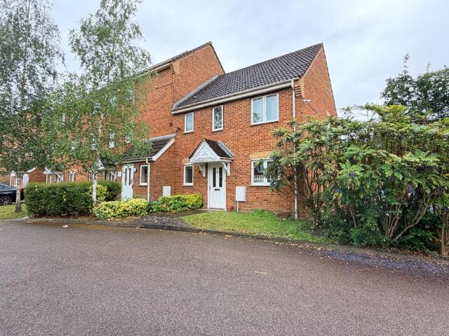 Flat for sale in Spring Park, Luton
