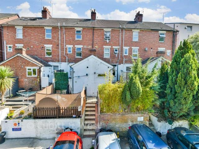 Flat for sale in Hillview, Surrey