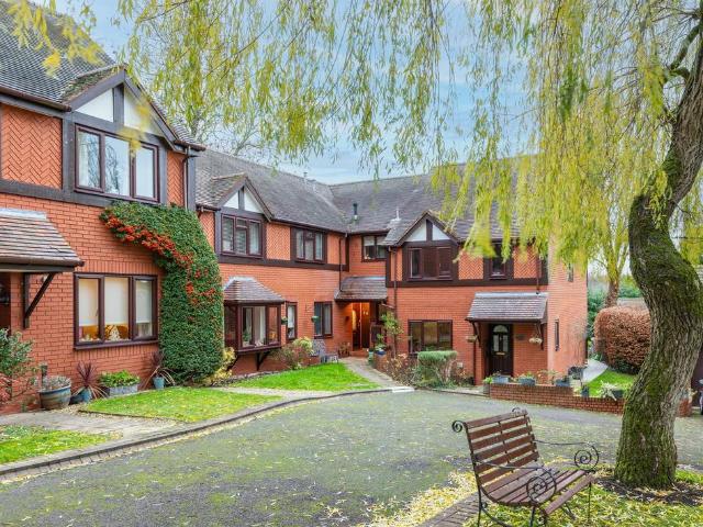 Flat for sale in Alderminster, Warwickshire