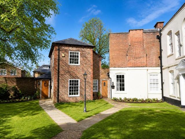 Flat for sale in Woodcote, Epsom