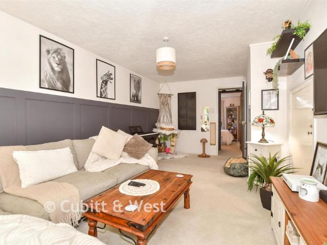 Flat for sale in Glynde, West Sussex