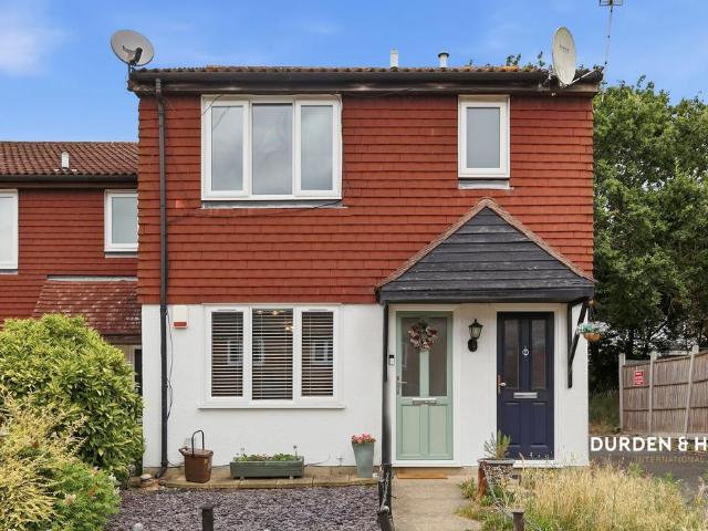Flat for sale in Highams Park, Greater London