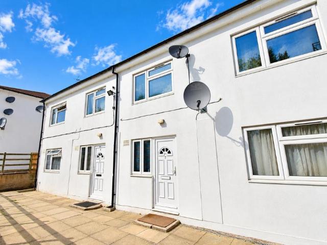 Flat for sale in Bury Park, Luton
