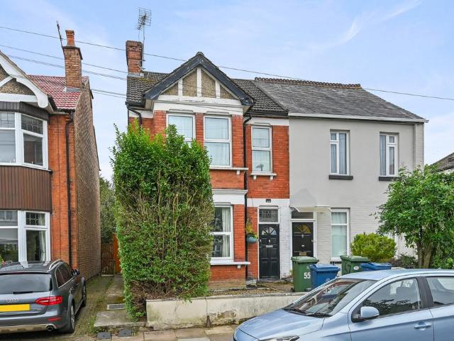 Flat for sale in Wealdstone, Greater London