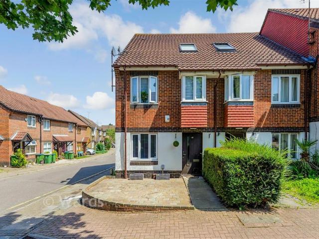 Flat for sale in Crayford, Greater London