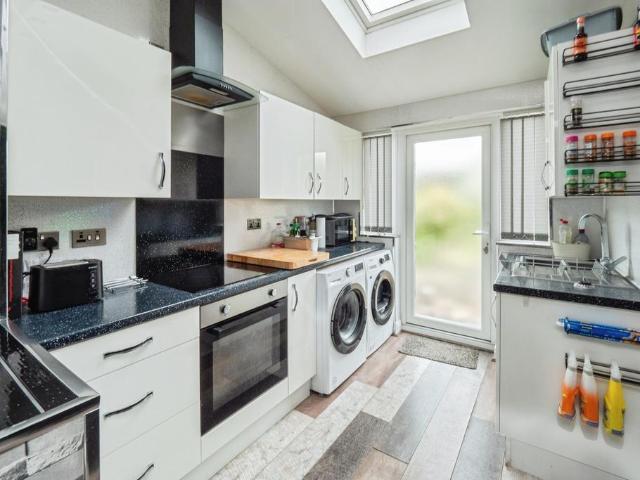 Flat for sale in Kingswood, Hull
