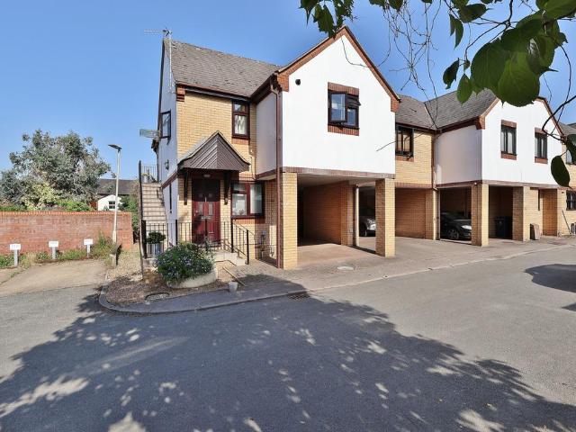 Flat for sale in King's Walden, Hertfordshire