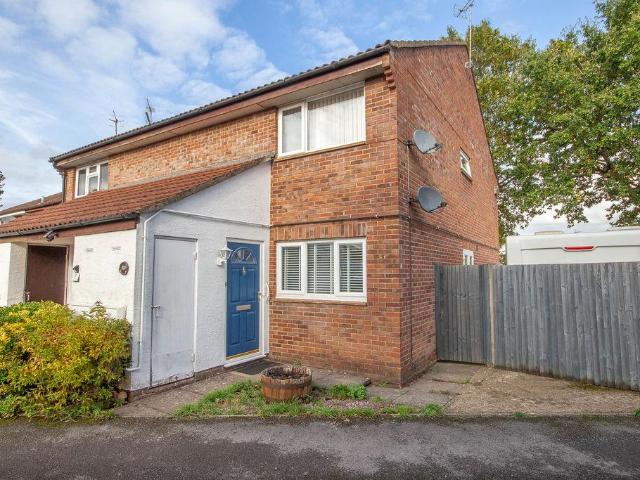 Flat for sale in Totton, New Forest