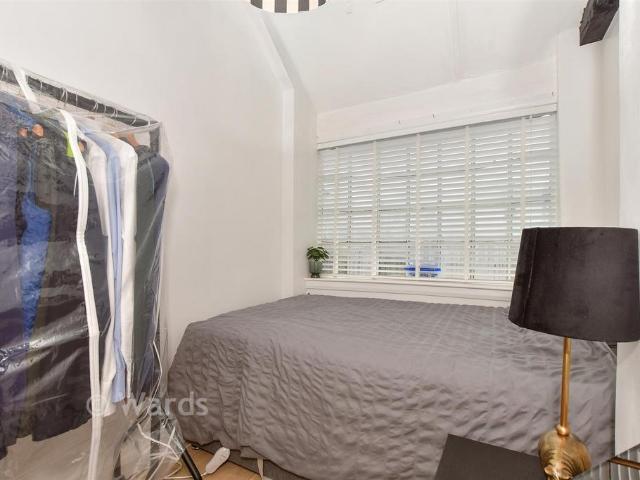 Flat for sale in Midway, Kent