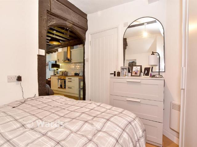 Flat for sale in Midway, Kent