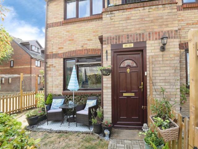 Flat for sale in Burnham, Swallow
