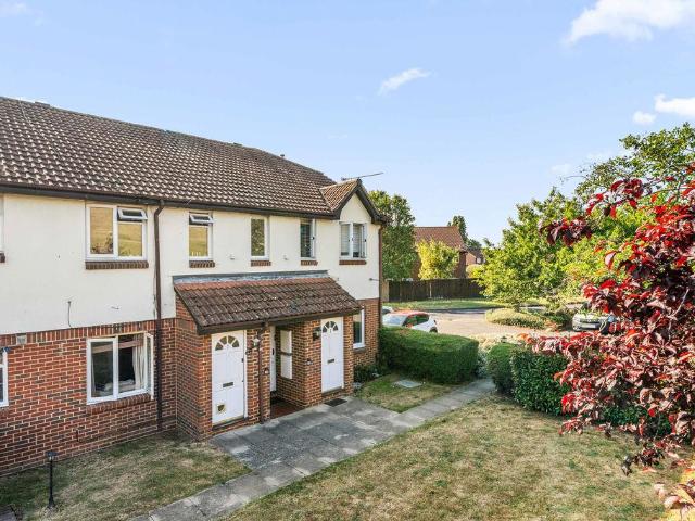 Flat for sale in Swallowfields, Blackhills