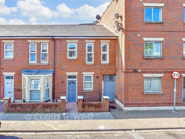 Flat for sale in Fratton, City Of Portsmouth