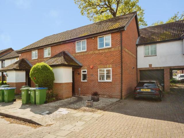 Flat for sale in Blackfen, Greater London