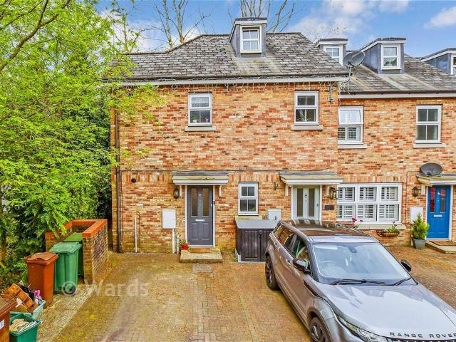 Flat for sale in Sandown Park, Kent