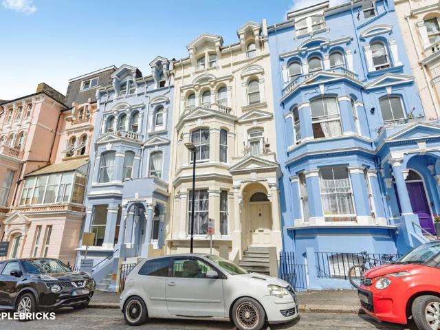 Flat for sale in Bohemia, Guestling Green