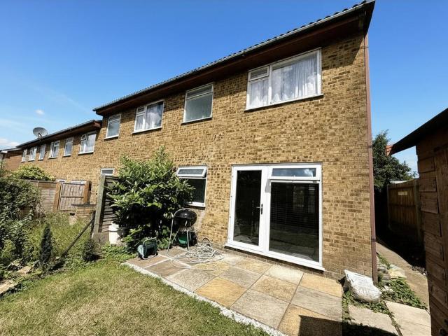 Flat for sale in Sheerwater, Woking